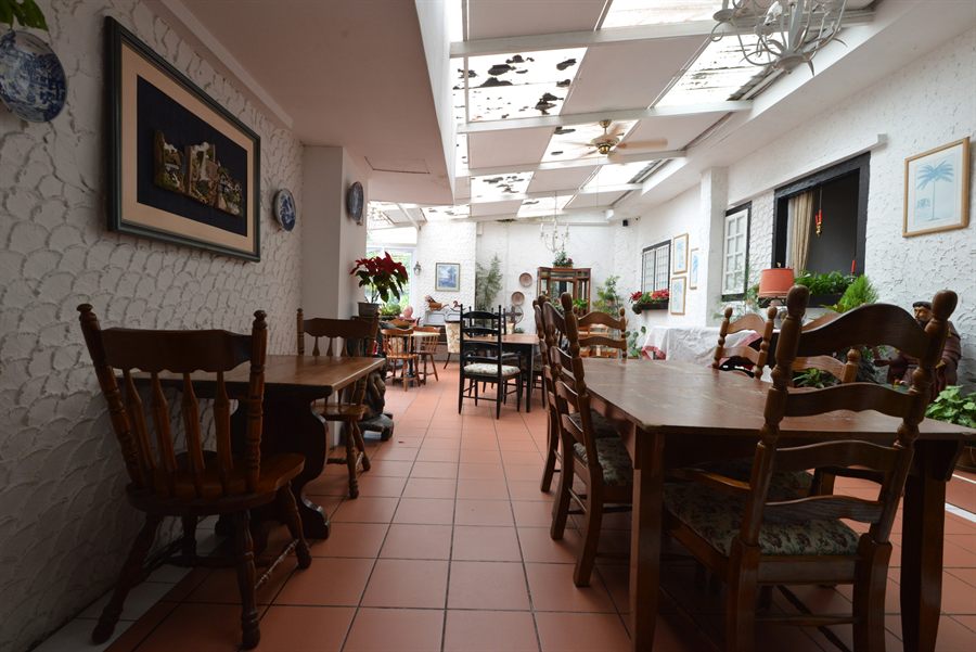Restaurant dining room